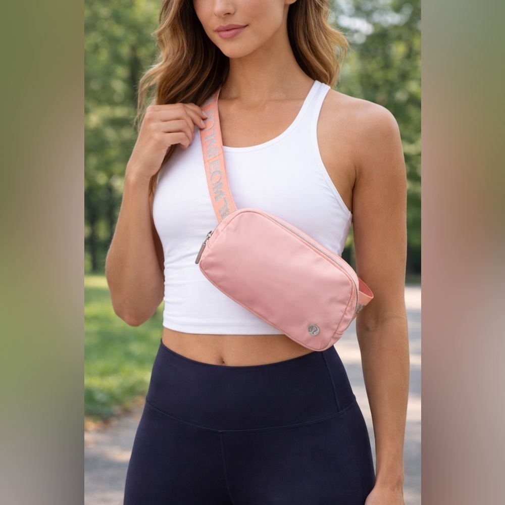 NWT Lululemon Everywhere Belt Bag 1L Pink Mist Silver Logo - Picture 2 of 10